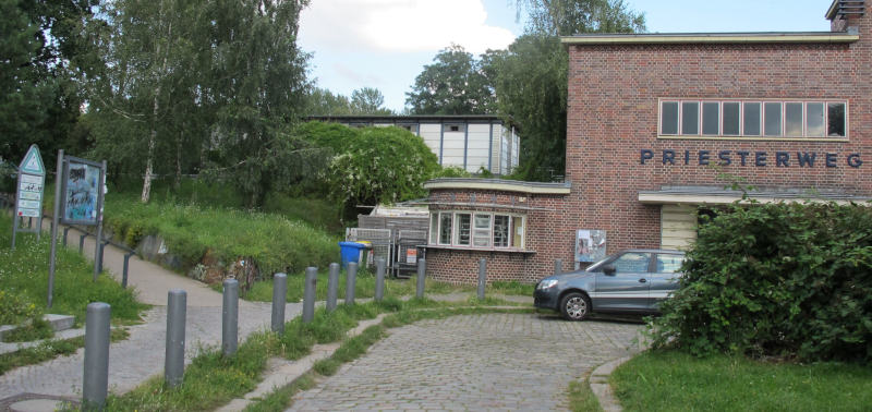 Cobblestone, curbstone, and a narrow concrete-paved path