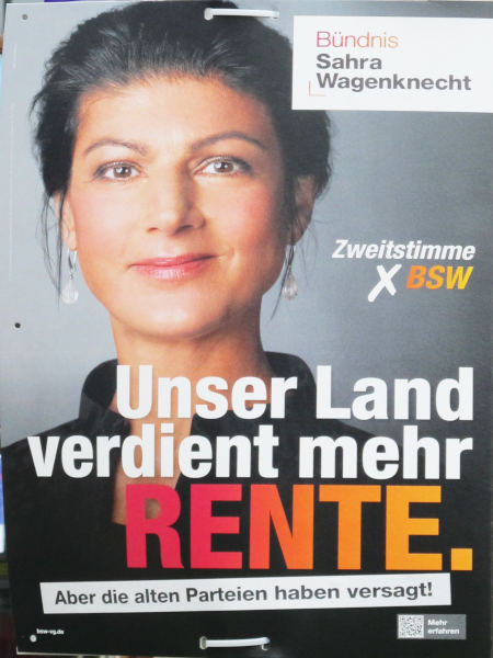 Plakat: ein Frauenportrait mit dem Schriftzug "Unser Land verdient mehr Rente"