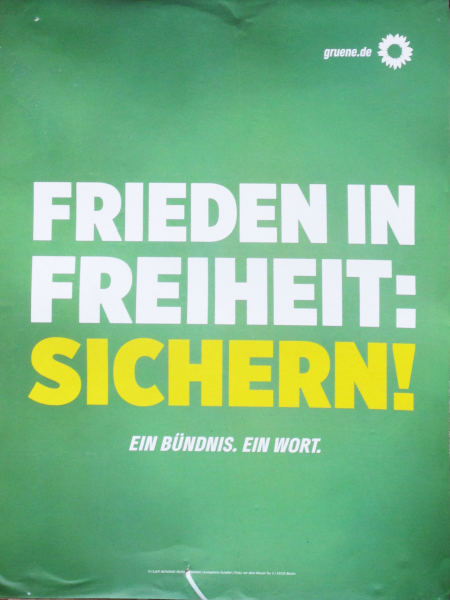 Weiß/gelb auf grünem Grund: "Frieden in Freiheit: Sichern"